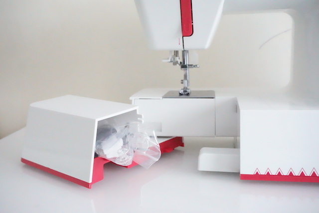 unboxing maquina de coser alfa practik 9 port 06
